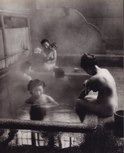 Banho Público (foto a p/b) de Photographer Japanese