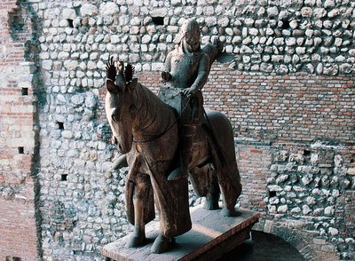 Estátua equestre de Cangrande I della Scala, Castelvecchio, Verona, Veneto, Itália de Blaise Nicolas Le Sueur