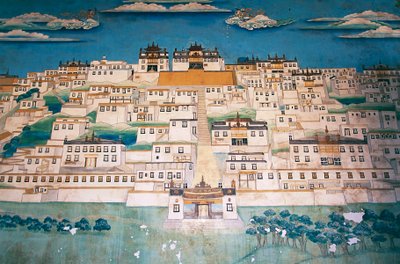 Fresco representando a cidade no Mosteiro Ganden Sumtsenling (gompa), Zhongdian (em Tibetan Gyalthang, renomeado em 2001 para Shangri-La pelo governo chinês para promover o turismo nesta área do planalto tibetano), Província de Yunnan, China de Blaise Nicolas Le Sueur