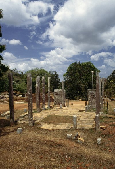 Câmara de relíquias, Mihintale, perto de Anuradhapura, Sri Lanka de Blaise Nicolas Le Sueur