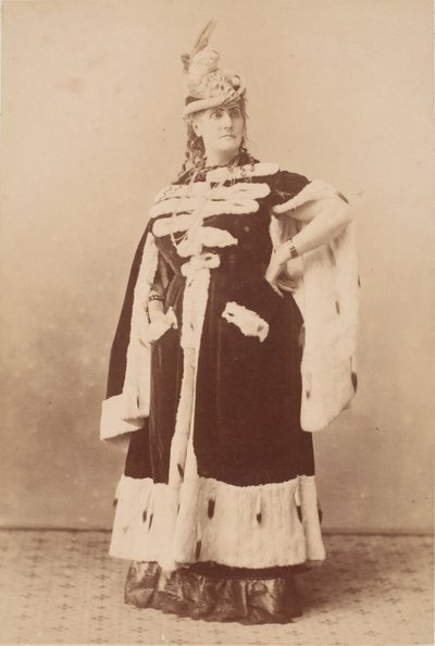 [La Comtesse em Ermine Cape], década de 1860. de Pierre Louis Pierson