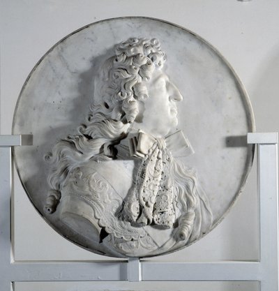 Baixo relevo representando Luís XIV (1638-1715) em medalhão (mármore) de Pierre Puget