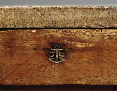Detalhe de uma cômoda Luís XV de Pierre Roussel