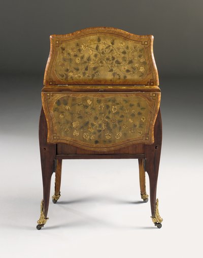 Cômoda Louis XV, c.1765-70 (tulipwood montado em ormolu, sicômoro, amaranto e marchetaria) (ver também 463003, 465390 e 465391) de Pierre Roussel