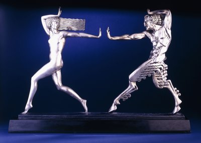 Grupo Ninfa e Fauno, século 20 (bronze prateado sobre base de mármore) de Pierre le Faguays