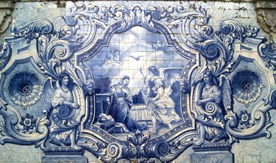 Painel decorativo que retrata a Anunciação, Lamego, Portugal. 1738 (azulejos cerâmicos) de Portuguese School