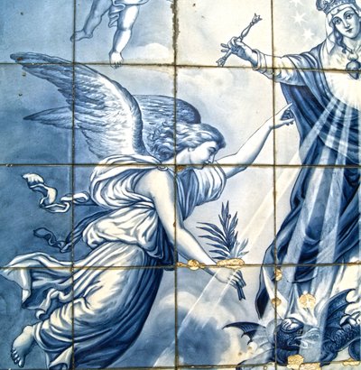 Painel decorativo mostrando o arcanjo Gabriel e a Virgem Maria esmagando uma serpente alada, Lamego, Portugal. 1738 de Portuguese School