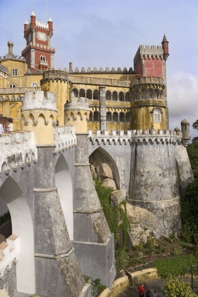 Vista do palácio e paredes exteriores de Portuguese School