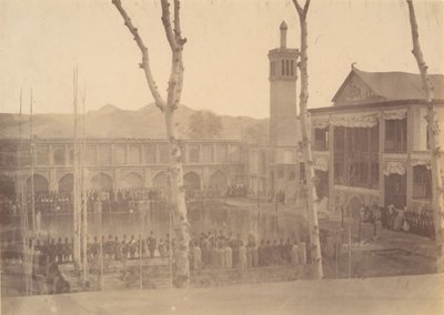 [Palácio do Xá, Prestando homenagem ao XáFete de Salam, Teerã, Irã [mesmo..., 1840s-60s. de Possibly by Luigi Pesce.