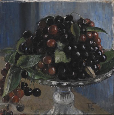 Cerejas em uma fruteira. Civita d