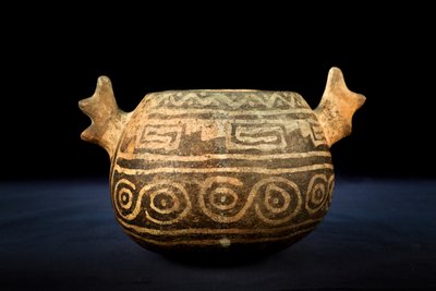 Cerâmica globular com decoração zoomórfica / Arte pré-colombiana (terracota) de Precolombian Precolombian
