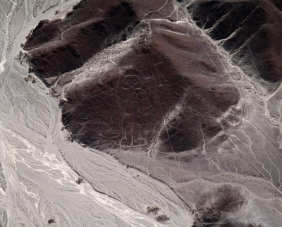 Vista aérea das Linhas de Nazca representando uma figura humana (fotografia de Prehistoric Prehistoric