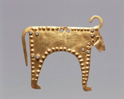 Bulgária, Sofia, Natsionalen Istoritcheski Muzej, Folha de ouro com figuras animais de Varna de Prehistoric Prehistoric