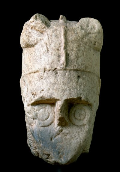 Cabeça de um arqueiro com capacete (Milhas cornutus), de Monte Prama (Cabras), conservado no Museu Nacional de Arqueologia de Cagliari de Prehistoric Prehistoric