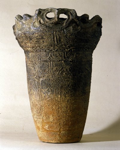 Grande vaso de terracota do período Jomon (período pré-histórico no Japão). Roma, Museu Nacional de Arte Oriental. de Prehistoric Prehistoric