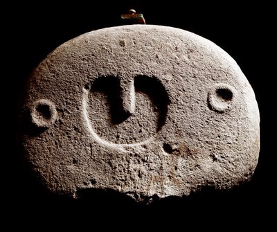 Arte pré-histórica: escultura da Idade do Ferro do local de Lunigiana, perto de La Spezia, Itália. 1100-800 BC. La Spezia, Museu Municipal da Civilização Lunigiana de Prehistoric Prehistoric