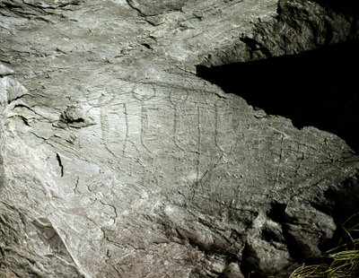 Pré-história, arte rupestre: representações gravemente rochosas de dois pares de bois puxando uma carroça. A idade do cobre. Período Eneolítico (calcolítico). Roche n. 2. Cemmo (Brescia) Parco archeologico nazionale dei Massi di Cemmo, Itália. de Prehistoric Prehistoric