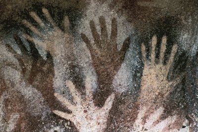 Arte rupestre da Pré-história: caverna com vestígios de mãos. Período Neolítico, Caverna das Mãos. Argentina, Santa Cruz de Prehistoric Prehistoric