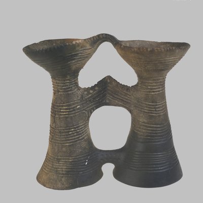 Embarcação de forma binocular, 4400-4200 aC de Prehistoric Russian Culture
