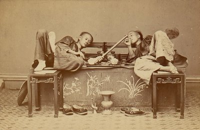 [Fumadores de ópio], década de 1870. de Pun Lun