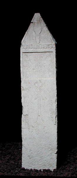 Estela votiva com caduceu, de Cartago, século III a II AC (calcário) de Punic Punic