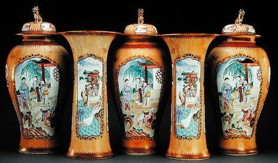 A cafe au lait ground famille garniture de cinco peças, período Qianlong de Qing Dynasty Chinese School