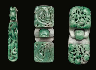 Um grupo de ganchos e fivelas de jadeíte de Qing Dynasty Chinese School