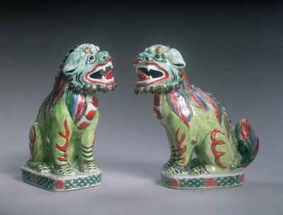 Par de Green Family Lions, período Kangxi (1662-1722) (porcelana) de Qing Dynasty Chinese School