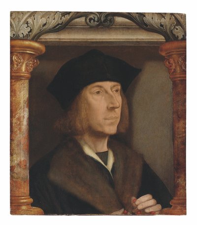 Retrato de um cavalheiro, na altura do busto, com um casaco forrado de pele, rezando um rosário, situado em um ambiente arquitetônico (óleo no painel) de Quentin Massys or Metsys