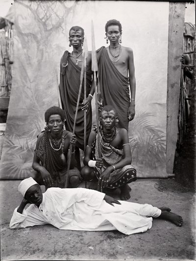 Guerreiros Maasai (impressão em gelatina prateada) de R. V. Pereira