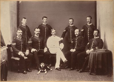 O capitão Watkins e os sargentos de Raja Deen Dayal