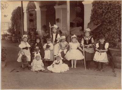 Grupo de crianças fantasiadas, Indore de Raja Deen Dayal