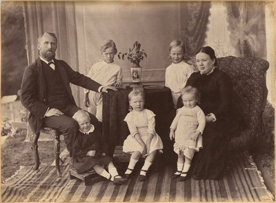 O Sr. Robert Holtz e família (verso) de Raja Deen Dayal