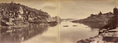 Panorama em duas partes com vista do rio Narmada em Omkareshwar de Raja Deen Dayal