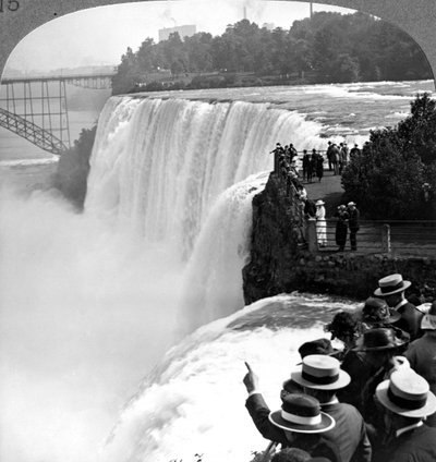 Niagra Falls de Goat Island, Nova York, EUA. de Realistic Travels Publishers