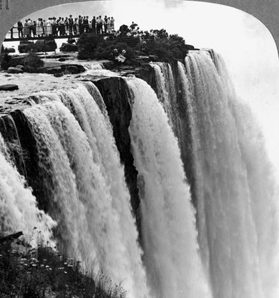 A ponte do pé frágil, Niagara Falls, Canadá. de Realistic Travels Publishers