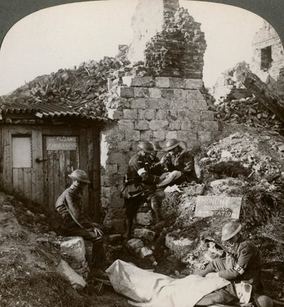 O Royal Medical Medical Corps na estação de vestir de Monchy, França, Primeira Guerra Mundial, 1914-1918. de Realistic Travels Publishers