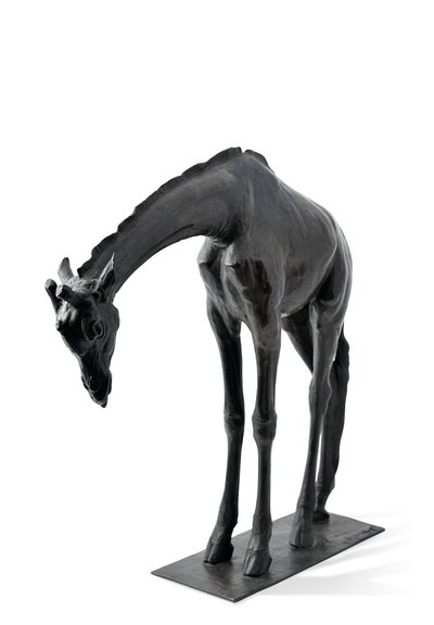 Grande girafa com cabeça abaixada, modelado em 1909-10, fundido antes de 1913 (bronze) (ver também 3084917-43) de Rembrandt Bugatti