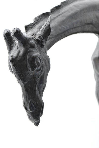 Grande girafa com cabeça abaixada, modelado em 1909-10, fundido antes de 1913 (bronze) (ver também 3084917-43) de Rembrandt Bugatti