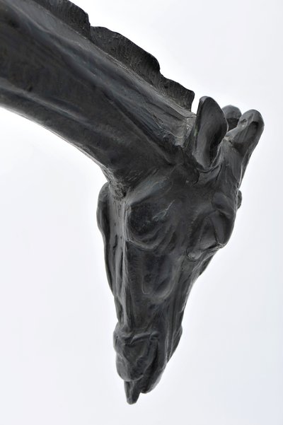 Grande girafa com cabeça abaixada, modelado em 1909-10, fundido antes de 1913 (bronze) (ver também 3084917-43) de Rembrandt Bugatti