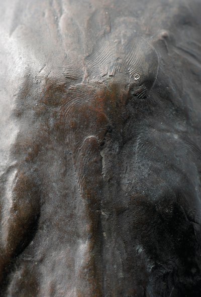 Grande girafa com cabeça abaixada, modelado em 1909-10, fundido antes de 1913 (bronze) (ver também 3084917-43) de Rembrandt Bugatti