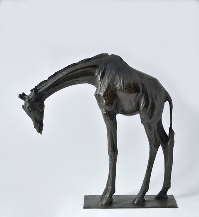 Grande girafa com cabeça abaixada, modelado em 1909-10, fundido antes de 1913 de Rembrandt Bugatti