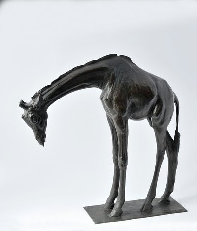 Grande girafa com cabeça abaixada, modelado em 1909-10, fundido antes de 1913 de Rembrandt Bugatti