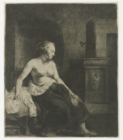 Mulher sentada meio vestida ao lado de um fogão de Rembrandt van Rijn