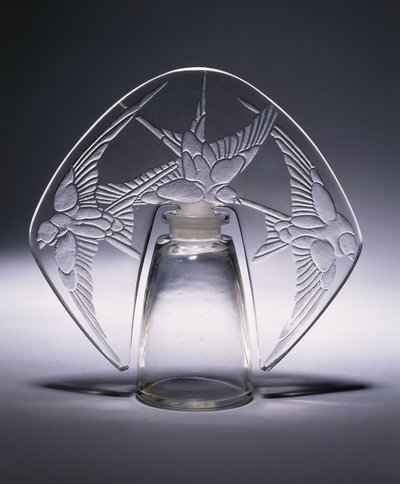 Bouchon Trois Hirondelles nº 496, c.1920 (vidro transparente e fosco) de Rene Jules Lalique