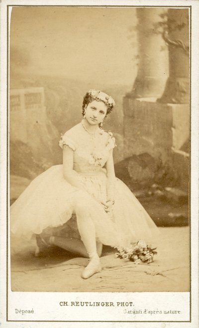 Angelina Fioretti, bailarina italiana da Ópera de Paris (foto a p/b) de Reutlinger Studio (after)