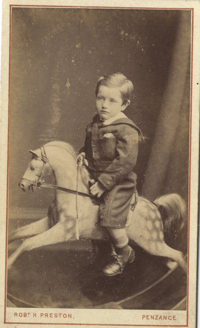 Menino jovem, sentando, ligado, um, cavalo balanço, 1870s, (albumen, impressão) de Robert H. Preston