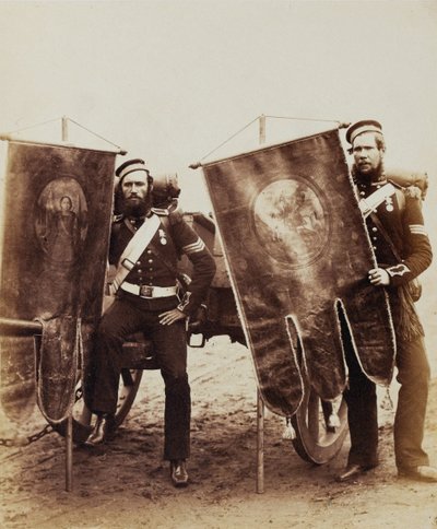 Sargento da Companhia Christy e Sargento McGifford, Royal Artillery, 1856 (foto sépia) de Robert Howlett