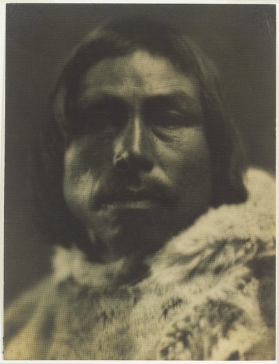 Tookoo (O Veado). Chefe do Sikoslingmint Eskimos Southern Baffin Island de Robert Joseph Flaherty