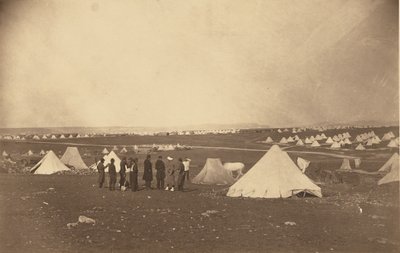 Quartel General dos Bosquets com vista para a Quinta Mackenzie. de Roger Fenton